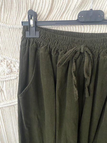 Calças pantalonas bombazina verde seco
