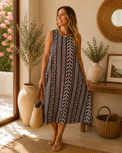 Carregar imagem no visualizador da galeria, Vestido midi malha fria estampa savana castanho
