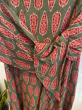 Carregar imagem no visualizador da galeria, Vestido Sardenha folhas pequenas kaki
