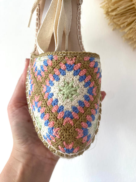 Sandália de crochet multicor Macarena
