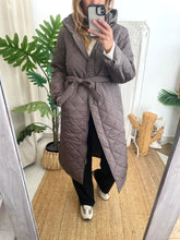 Carregar imagem no visualizador da galeria, Parka Vikante toupe Vila
