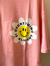 Carregar imagem no visualizador da galeria, T-shirt flower smile rosa
