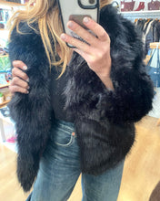 Carregar imagem no visualizador da galeria, Casaco de pêlo preto
