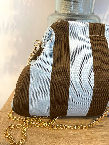 Clutch malha riscas azul e castanho