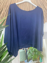 Carregar imagem no visualizador da galeria, Blusa acetinada marinho
