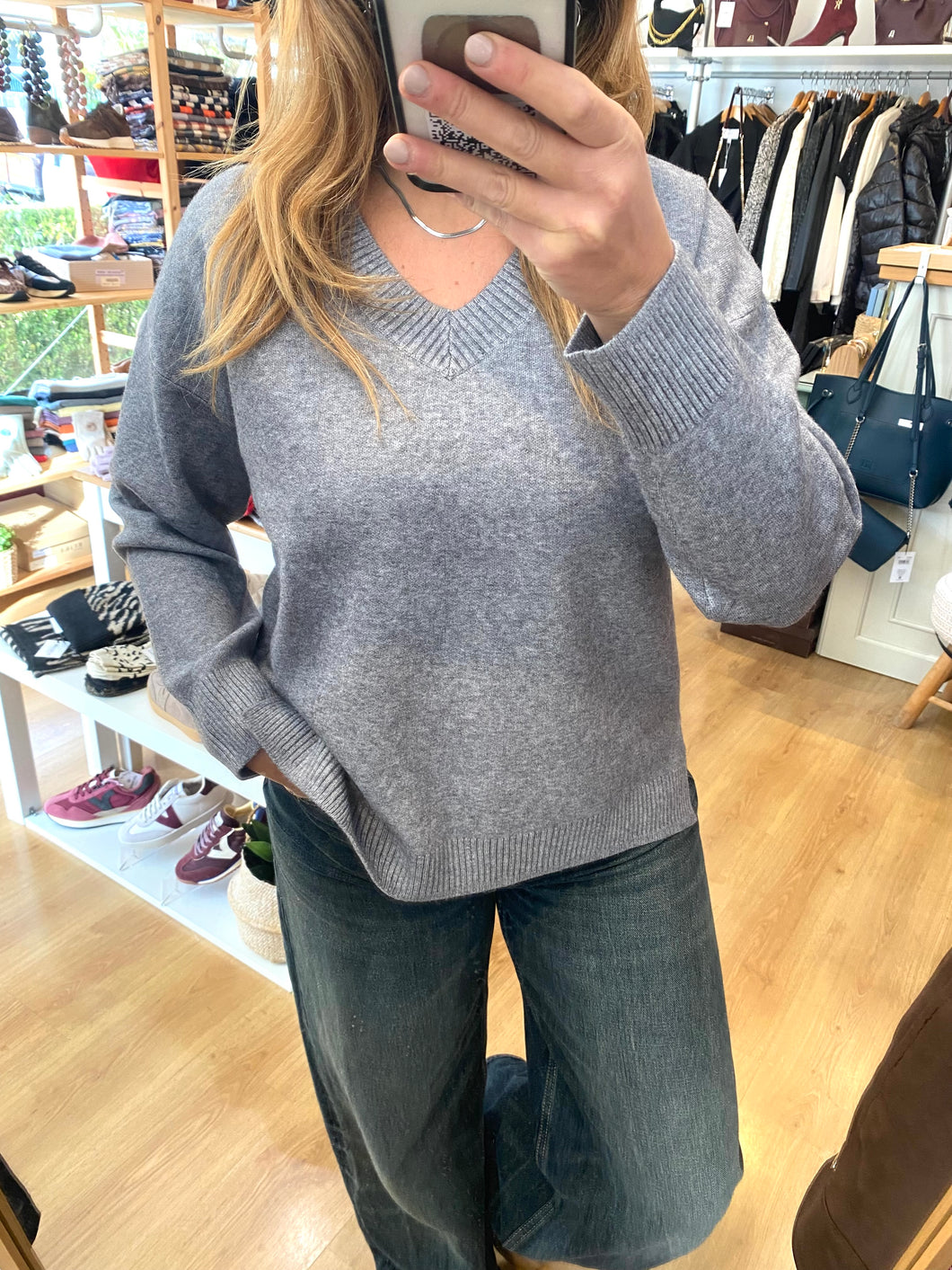 Camisola de malha decote V cinza