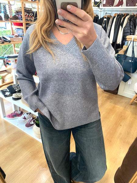 Camisola de malha decote V cinza