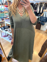 Carregar imagem no visualizador da galeria, Vestido de malha kaki
