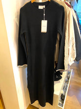 Carregar imagem no visualizador da galeria, Vestido de malha preto Vikerry

