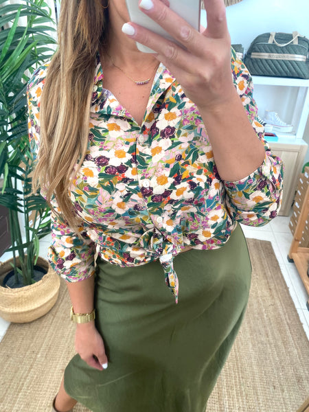 Camisa estampa flores verde e rosa