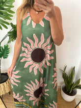 Carregar imagem no visualizador da galeria, Vestido comprido malha fria sol verde e rosa
