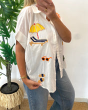 Carregar imagem no visualizador da galeria, Camisa oversize bordados praia
