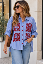 Carregar imagem no visualizador da galeria, Camisa túnica azul riscas e bordados
