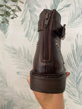 Carregar imagem no visualizador da galeria, Botas Cubanas Sin tachas castanho
