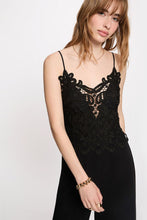 Carregar imagem no visualizador da galeria, Macacão Morgan renda preto
