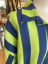 Carregar imagem no visualizador da galeria, Camisa oversize riscas verde e marinho
