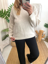 Carregar imagem no visualizador da galeria, Camisola Viliga beje Vila
