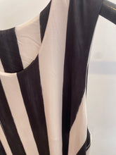 Carregar imagem no visualizador da galeria, Vestido midi malha fria estampa riscas
