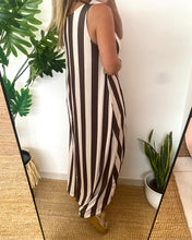 Carregar imagem no visualizador da galeria, Vestido comprido malha fria riscas castanho e branco
