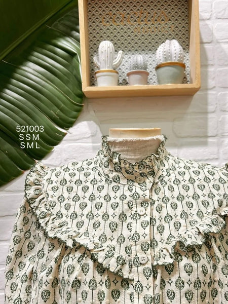 Camisa estampada folhos verde