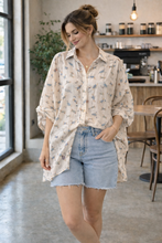 Carregar imagem no visualizador da galeria, Camisa oversize padrão cães beje
