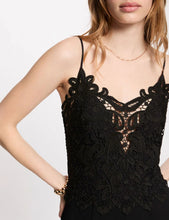 Carregar imagem no visualizador da galeria, Macacão Morgan renda preto
