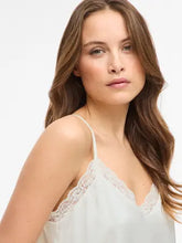 Carregar imagem no visualizador da galeria, Top alças com rendinha pérola Vila
