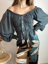 Carregar imagem no visualizador da galeria, Blusa lisa franzidos cinza
