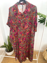 Carregar imagem no visualizador da galeria, Vestido camisa estampa floral verde
