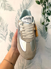 Carregar imagem no visualizador da galeria, Ténis Viento prata Victoria
