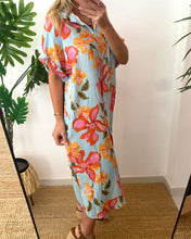 Carregar imagem no visualizador da galeria, Vestido camisa estampado com bolso azul claro
