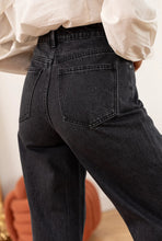 Carregar imagem no visualizador da galeria, Calças pretas washed wide leg

