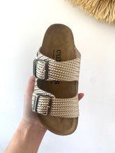 Carregar imagem no visualizador da galeria, Chinelo fivelas comporta gold Cubanas
