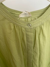 Carregar imagem no visualizador da galeria, Camisa oversize decote redondo verde
