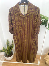 Carregar imagem no visualizador da galeria, Vestido camisa estampa espiga castanho
