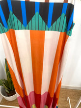 Carregar imagem no visualizador da galeria, Vestido malha fria riscas e triângulos multicor
