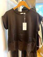 Carregar imagem no visualizador da galeria, Blusa acetinada com renda castanho Viellette

