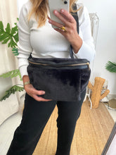 Carregar imagem no visualizador da galeria, Bolsa de traçar pêlo preto Morgan
