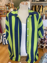 Carregar imagem no visualizador da galeria, Camisa oversize riscas verde e marinho
