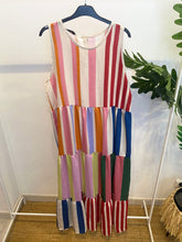 Carregar imagem no visualizador da galeria, Vestido rosa riscas camadas
