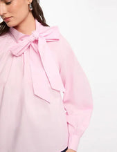 Carregar imagem no visualizador da galeria, Camisa Morgan rosa de laçada
