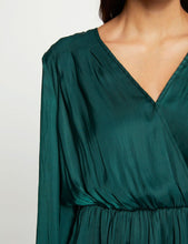 Carregar imagem no visualizador da galeria, Blusa verde Morgan
