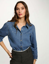 Carregar imagem no visualizador da galeria, Camisa de ganga crop com brilhantes Morgan
