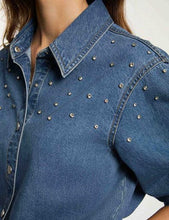 Carregar imagem no visualizador da galeria, Camisa de ganga crop com brilhantes Morgan
