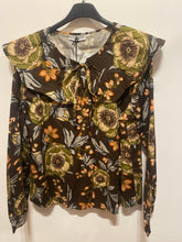 Carregar imagem no visualizador da galeria, Blusa estampada com gola grande flores castanho/verde
