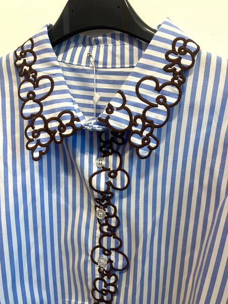 Camisa riscas bordada azul