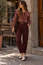 Carregar imagem no visualizador da galeria, Blusa estampada com gola grande zebra bordeaux

