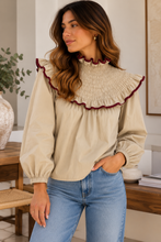 Carregar imagem no visualizador da galeria, Blusa gola franzida beje
