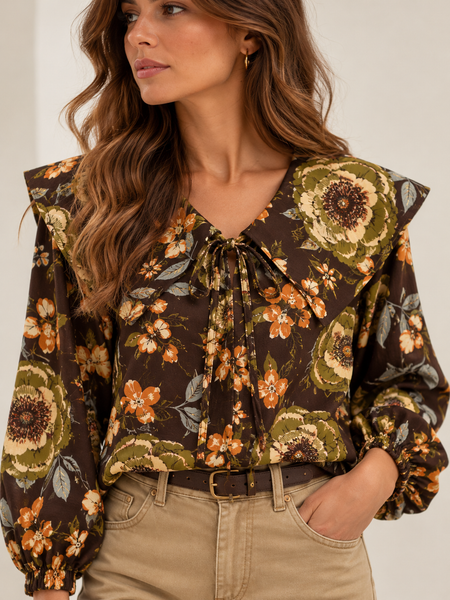 Blusa estampada com gola grande flores castanho/verde