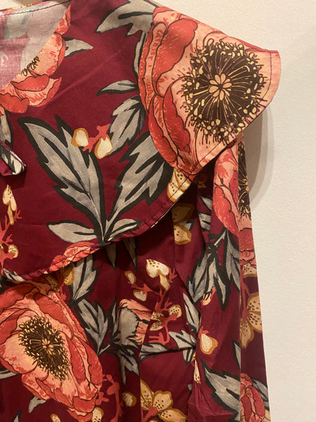 Blusa estampada com gola grande flores grandes Bordeaux/rosa